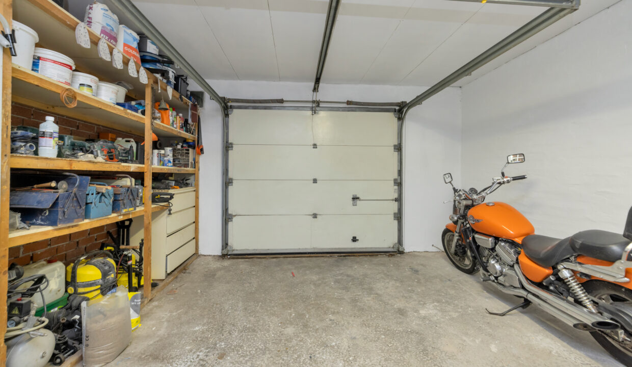 09-Garage-01